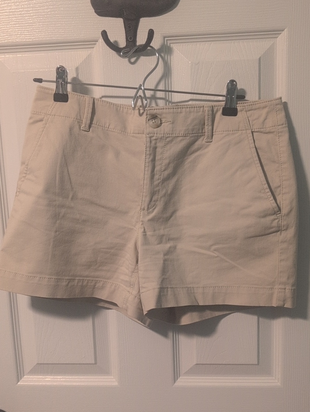 New Women’s Loft Khaki Shorts - Size 6